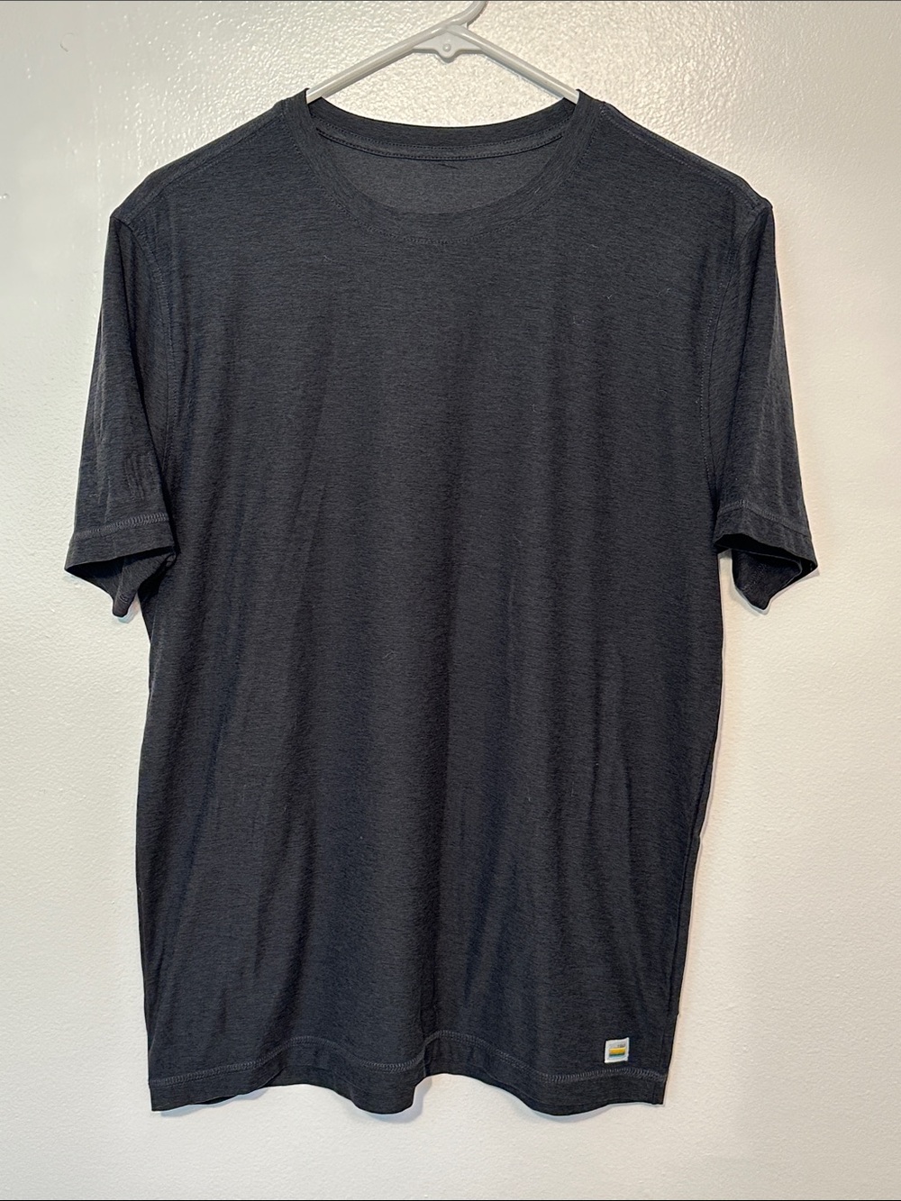 Vuori Men's Navy Crew Neck T‑Shirt - Size medium